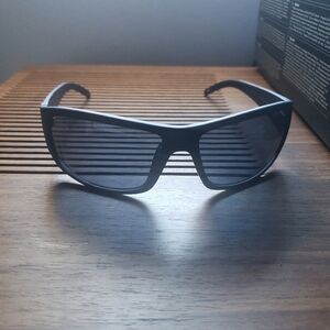 Tommy Hilfiger shades